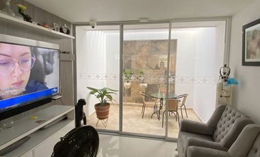 CÓD. 1311. CASA DE DOS PISOS A LA VENTA EN LA ZONA NORTE DE VALLEDUPAR.