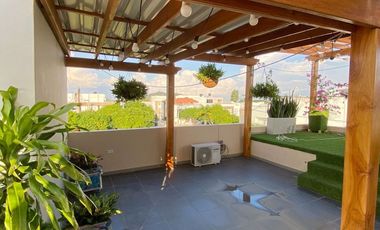 CÓD. 1312. CASA DE DOS PISOS EN SECTOR DE LA PEDREGOSA EN VALLEDUPAR.