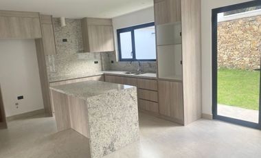 Lujosa villa en venta por estrenar Challuabamba - Panamericacna Norte - Cuenca