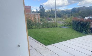 Lujosa villa en venta por estrenar Challuabamba - Panamericacna Norte - Cuenca