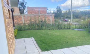Lujosa villa en venta por estrenar Challuabamba - Panamericacna Norte - Cuenca