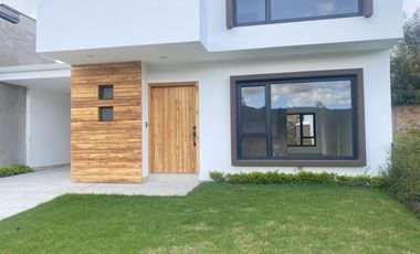 Lujosa villa en venta por estrenar Challuabamba - Panamericacna Norte - Cuenca