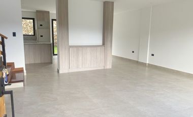 Lujosa villa en venta por estrenar Challuabamba - Panamericacna Norte - Cuenca