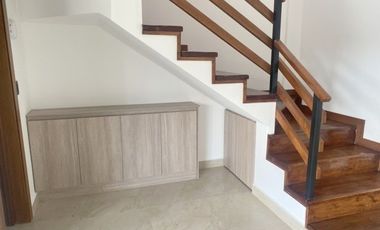 Lujosa villa en venta por estrenar Challuabamba - Panamericacna Norte - Cuenca