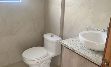 Lujosa villa en venta por estrenar Challuabamba - Panamericacna Norte - Cuenca