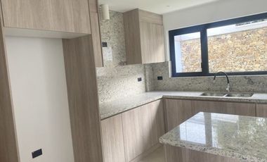 Lujosa villa en venta por estrenar Challuabamba - Panamericacna Norte - Cuenca