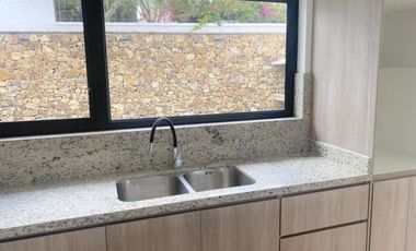 Lujosa villa en venta por estrenar Challuabamba - Panamericacna Norte - Cuenca