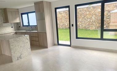 Lujosa villa en venta por estrenar Challuabamba - Panamericacna Norte - Cuenca