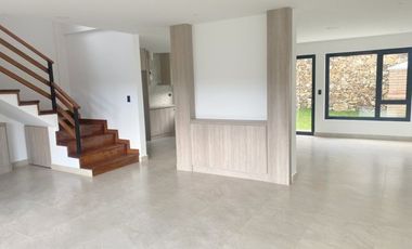 Lujosa villa en venta por estrenar Challuabamba - Panamericacna Norte - Cuenca