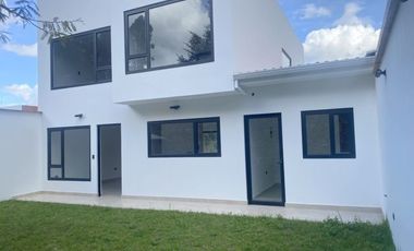 Lujosa villa en venta por estrenar Challuabamba - Panamericacna Norte - Cuenca