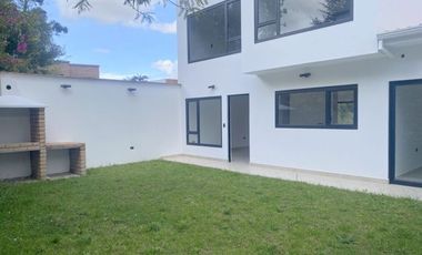 Lujosa villa en venta por estrenar Challuabamba - Panamericacna Norte - Cuenca