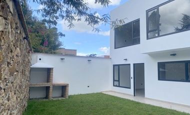 Lujosa villa en venta por estrenar Challuabamba - Panamericacna Norte - Cuenca
