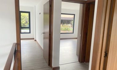 Lujosa villa en venta por estrenar Challuabamba - Panamericacna Norte - Cuenca