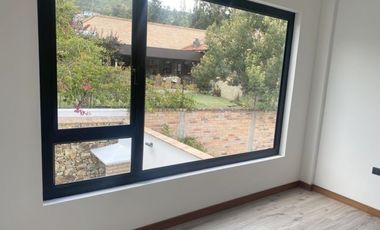 Lujosa villa en venta por estrenar Challuabamba - Panamericacna Norte - Cuenca