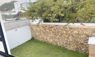 Lujosa villa en venta por estrenar Challuabamba - Panamericacna Norte - Cuenca