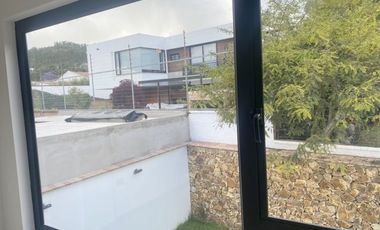 Lujosa villa en venta por estrenar Challuabamba - Panamericacna Norte - Cuenca