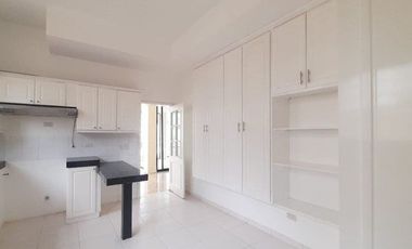 VIA LA COSTA LAGUNA CLUB CON VISTA AL LAGO