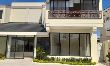 VIA LA COSTA LAGUNA CLUB CON VISTA AL LAGO