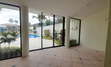 VIA LA COSTA LAGUNA CLUB CON VISTA AL LAGO