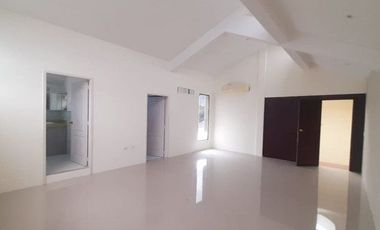 VIA LA COSTA LAGUNA CLUB CON VISTA AL LAGO