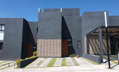 Casa en venta seminueva en Querétaro junto a El Refugio