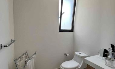 Casa en venta seminueva en Querétaro junto a El Refugio