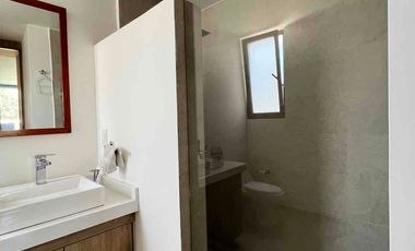 Casa en venta seminueva en Querétaro junto a El Refugio