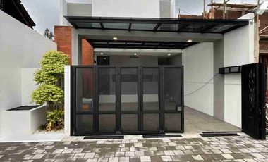 RUMAH HOMY DENGAN KONSEP INDUSTRIAL MODERN DEKAT KAMPUS UII