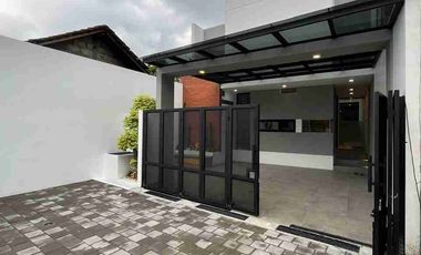 RUMAH HOMY DENGAN KONSEP INDUSTRIAL MODERN DEKAT KAMPUS UII