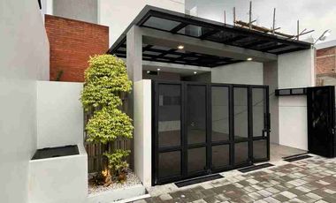 RUMAH HOMY DENGAN KONSEP INDUSTRIAL MODERN DEKAT KAMPUS UII