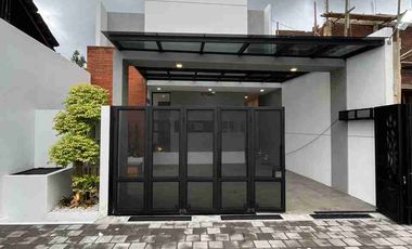 RUMAH HOMY DENGAN KONSEP INDUSTRIAL MODERN DEKAT KAMPUS UII