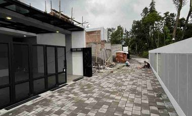 RUMAH HOMY DENGAN KONSEP INDUSTRIAL MODERN DEKAT KAMPUS UII