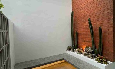 RUMAH HOMY DENGAN KONSEP INDUSTRIAL MODERN DEKAT KAMPUS UII