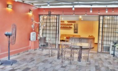 CASA EN CALLE CERRADA CON EXCELENTE ILUMINACIÓN