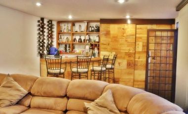 CASA EN CALLE CERRADA CON EXCELENTE ILUMINACIÓN