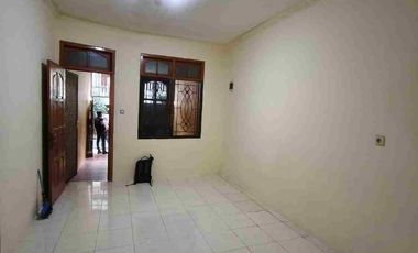 RUMAH DI KONTRKAN PADEMANGAN AKSES JALAN 1 MOBIL LEBAR 3.5x15