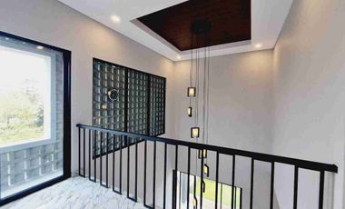 Rumah Mewah ada Private Pool Strategis di Sumber Banjarsari Solo