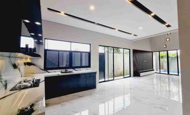 Rumah Mewah ada Private Pool Strategis di Sumber Banjarsari Solo