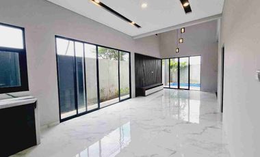 Rumah Mewah ada Private Pool Strategis di Sumber Banjarsari Solo