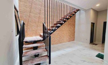 Rumah Mewah ada Private Pool Strategis di Sumber Banjarsari Solo