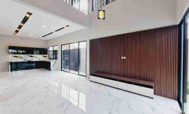 Rumah Mewah ada Private Pool Strategis di Sumber Banjarsari Solo