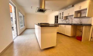 Renta de Residencia con casa club