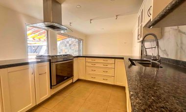 Renta de Residencia con casa club