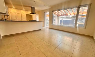 Renta de Residencia con casa club