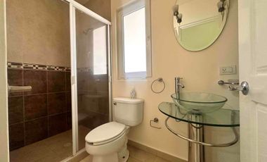 Renta de Residencia con casa club