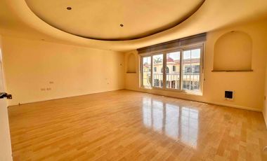 Renta de Residencia con casa club