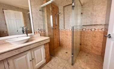 Renta de Residencia con casa club