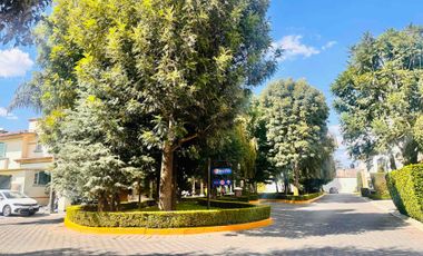 Renta de Residencia con casa club