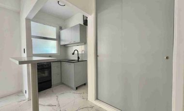 Un ambiente a la calle con balcón. Mar del Plata