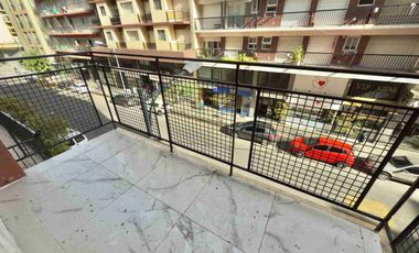 Un ambiente a la calle con balcón. Mar del Plata